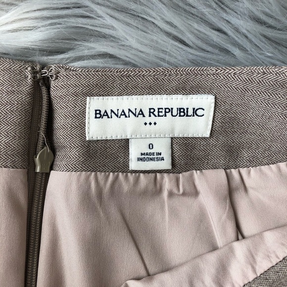 Banana Republic taupe pencil skirt (M2) - Picture 2 of 5